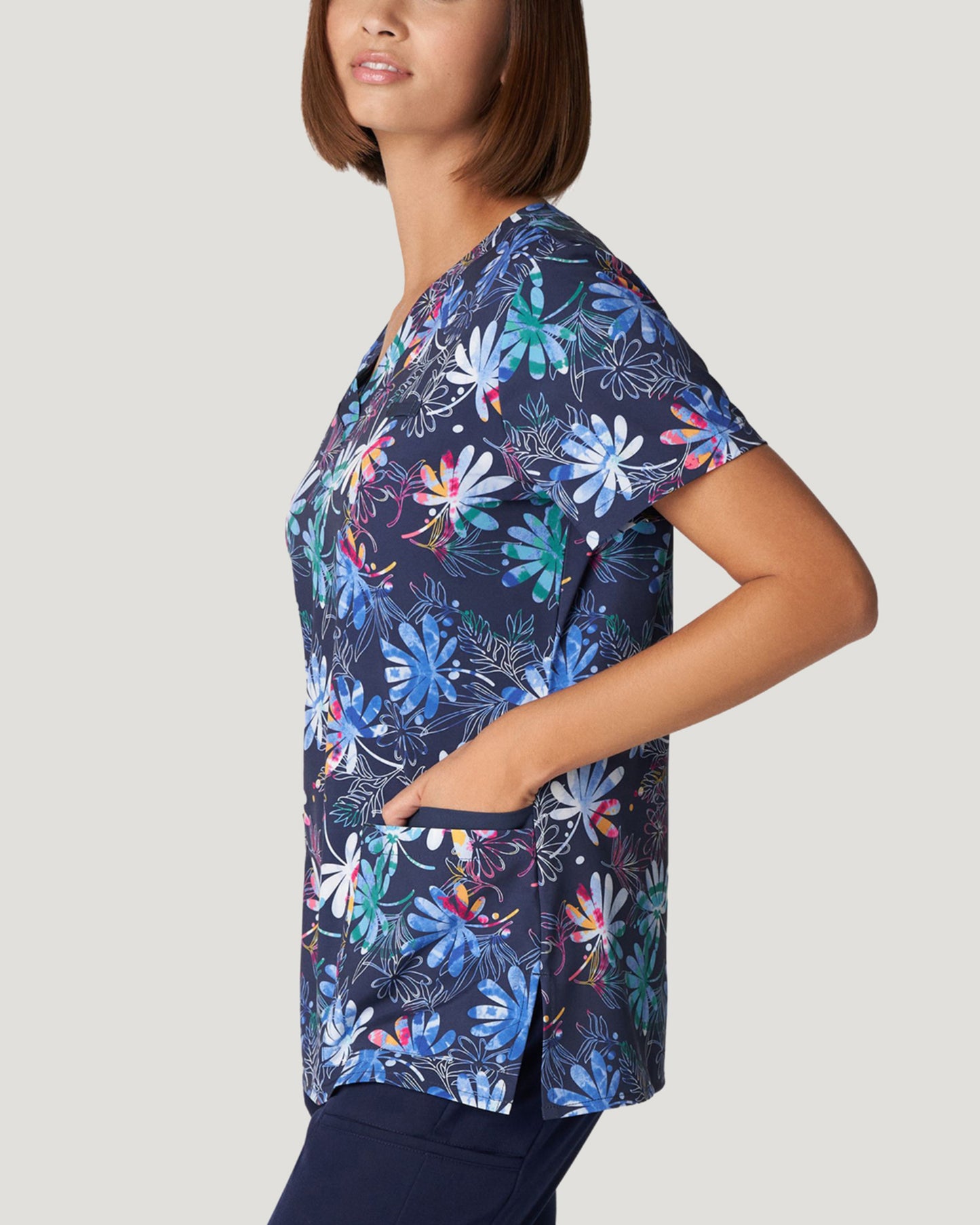 618MNSH MOONSHADOW PRINTED V-NECK TOP